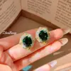 Pingente Dourado Bicolor de Artesanato Estilo Corte Italiano com Diamante Rosa Incrustado, Brincos Verde Oliva, Anel Azul Oceano e Conjunto de Pedras Preciosas