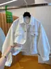 Chaqueta de mezclilla de alta gama con costuras de contraste para mujer, nuevo estilo otoño 2026, holgada, casual, versátil, sin cuello, chaqueta corta