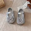 Zapatos de piel para niña con lazos de pedrería, zapatos de princesa con suelas suaves y cierre de velcro, nuevos zapatos de princesa para bebé primavera/verano 2026