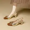 Sandalias Baotou para Mujer Primavera 2026 Bloqueo de Color de Lujo Hebilla Cuadrada Metálica Tacones Altos Gruesos Que Son Cómodos y Muy Elegantes