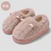 Pantuflas de dibujos animados y pantuflas de algodón para mujer en invierno, lindas pantuflas de algodón con orejas, pantuflas peludas cálidas, zapatos de algodón antideslizantes para el hogar para hombre, al por mayor