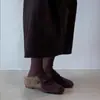 Sapatos peludos retrô de bico quadrado e salto grosso para mulheres, novo estilo outono/inverno 2025, de calçar, forrados com fleece, quentes, bico fechado, meia-pantufa