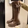 Botas pretas de cano alto em couro genuíno, com sola grossa, que aumentam a altura, para mulheres, nova coleção outono/inverno 2026, salto grosso, efeito emagrecedor, botas de equitação