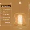 Sala de estar de villa, lustre com pé direito alto, escada de dois andares, apartamento tipo loft, sala de jantar com pé direito alto, escada estilo madeira, iluminação de arte em madeira