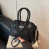 Bolso Pequeño Super Hot Transfronterizo para Mujer Primavera Verano 2025 Nuevo Bolso Bandolera de Hombro Versátil Casual Nicho Portátil Bolso Kelly
