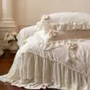 Juego de cuatro piezas de felpa estilo francés de terciopelo de leche totalmente mate grado A, falda de cama estilo princesa de alta gama con acolchado de algodón, funda de edredón de encaje 1