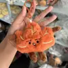 Novo chaveiro de pelúcia em formato de folha de bordo, perfeito para barracas, pequenos presentes, pingentes de bolsa e acessórios para mochilas escolares de estudantes do sexo feminino.