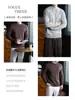 Textura de alta qualidade! Suéter confortável de jacquard listrado de outono com mangas compridas para homens, camisa base de malha lisa minimalista com gola redonda