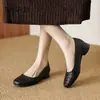 Zapatos de charol bajos tejidos cómodos estilo francés para mujer, nuevo estilo 2026, versátiles, punta cuadrada, boca poco profunda, zapatos pequeños de cuero, zapatos versátiles para abuela