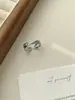 Anel de Dedo Indicador com Corrente e Cruz Elegante e Luxuoso para Mulheres, Anel Único com Design Vazado de Nicho, Anel Versátil Estilo Coreano