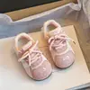 Zapatillas de Chicas Dulces Bordadas Estilo Universitario 2026 Primavera y Otoño Nuevas de Encaje Malla Transpirables Zapatos de Entrenamiento Alemanes Modernos