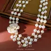 Colar de Pérolas de Três Camadas com Flor de Gotejamento de Óleo e Contas Redondas, Corrente Exclusiva de Clavícula de Luxo Leve, Colar Exquisito Elegante Estilo Palácio