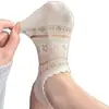 Calcetines invisibles antideslizantes de malla transpirable ultrafinos con diseño de flor de corazón hueco blanco para mujer, silicona antideslizante