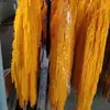 Guirlandas coloridas e duradouras de flores secas com longos fios em cascata, perfeitas para decorações de teto de casamento, vitrines e arranjos florais.