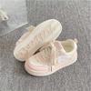 Zapatos Blancos de Suela Gruesa Estilo Coreano para Mujer con Superficie de Cuero Verano 2025 Nuevo Chic Diseño de Nicho Zapatillas Versátiles de Caña Baja para Estudiantes