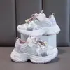 2026 Nuevo Modelo Zapatos de Malla Transpirable tipo Papá para Niños y Niñas con Velcro, Antideslizantes, Resistentes al Desgaste, Estilo de Moda