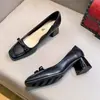 Zapatos de mujer con lazo estilo francés, nuevo modelo de otoño 2026, punta cuadrada, moda elegante vintage, corte bajo, tacón alto grueso, zapatos de trabajo