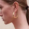 Pendientes de Aro Grandes de Luna con Textura Martillada, Diseño de Nicho de Lujo Ligero Francés, Pendientes Grandes de Luna con Patrón de Martillo para Mujer, Sensación de Alta Gama, Sencillos y Elegantes