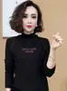 Nueva Camiseta Básica de Cuello Medio Alto para Otoño e Invierno, Top Bordado Tendencia en Tiktok, Corte Ajustado, Adecuado para Usar en Capas o Solo, Moderno y Versátil