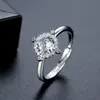 Anel Feminino Aberto Clássico com Quatro Garras e Diamante Único, Anel de Zircônia Micro-Incrustada em Círculo Completo, Estilo Ajustável Personalizado, Venda Direta da Fábrica