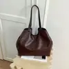 Bolso de hombro tejido con patrón de moda para mujer, nuevo para principios de otoño 2026, bolso tote vintage de gran capacidad para el día a día, bolso de axila