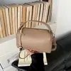 Bolsa de ombro cruzada estilo coreano minimalista casual tipo almofada para o dia a dia feminina 2026 nova pequena quadrada para axila moda transversal