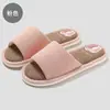 Pantuflas de lino para el hogar de cuatro estaciones para mujer, pantuflas transpirables para interior que absorben el sudor y son silenciosas, sandalias antideslizantes para el hogar para hombre, venta al por mayor