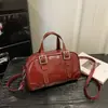 O popular modelo feminino de cor sólida deste ano, o novo modelo de 2026, é uma bolsa transversal de ombro estilosa, estilo vintage, para o verão, tipo bolsa Boston.