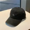 Gorra de béisbol simple y versátil que favorece el rostro para hombres y mujeres, casual para exteriores, deportiva, protección solar, gorra con visera, copa suave, gorra plana de pareja