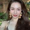 Zhong Chuxi con Aretes de Flores de Color Vacaciones en la Playa Color Degradado Aretes de Margarita Pequeña Aretes Largos Exagerados