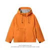 Chaqueta softshell súper elegante de estilo americano, un conjunto de escalada al aire libre con capucha para parejas, a prueba de viento y forrado de polar, corte holgado, disponible para hombres y mujeres.