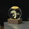 Bola de cristal personalizable grabada con láser 3D con luz nocturna emisora de luz, adorno de cristal de escritorio y decoración que realza el ambiente