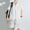Conjunto de camisa de manga corta de seda helada de verano para hombre, atuendo fresco y elegante con pantalones cortos de cinco puntos, un conjunto completo de dos piezas para deportes y ocio