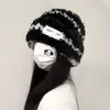 Novo gorro colorido de outono e inverno, chapéu de pelúcia à prova de vento para mulheres, adequado para passeios, com uma atmosfera aconchegante, proteção para as orelhas e aquecimento