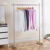 Estante de exhibición para tienda de ropa de pie de acero inoxidable plateado estante de exhibición minimalista estante isla para ropa de mujer perchero para ropa de niños