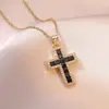 Colar Feminino Colorido Zircônia Joias Design de Nicho Pingente Cruz Completo em Diamante Colar Corrente de Clavícula em Aço Inoxidável