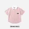 Camisa Nova de Verão de Manga Curta Camisa de Menino Listrada com Costura Manga Curta Blusa de Menina Resistente a Rugas Bonita Combina com Tudo Confortável