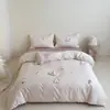 Conjunto de Cama de Algodão Puro Cetim Estilo Menina com Quatro Peças, Bordado de Pônei de Desenho Animado na Toalha, Capa de Edredom de Algodão Puro, Lençol de Cima, Lençol com Elástico, Conjunto de Roupa de Cama