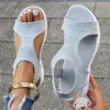 Sandálias de Verão 2026 Novas de Comércio Exterior Transfronteiriço Europeias e Americanas Tamanho Plus Sola Grossa para Mulheres Slip-on Flyknit Casuais Sandálias de Praia