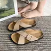 Chanclas, sandalias versátiles casuales para la playa, pantuflas Birkenstock, modelo nuevo de mujer de suela plana, estilo retro para exteriores de verano 2026