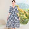 Vestido de Algodão e Seda de Verão 2026 para Mães e Mulheres, Peça Externa Elegante com Decote V, Vestido Longo Floral para Meia-Idade e Idosos, Moderno