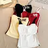 Camisola sin mangas con cuello en V y estampado de letras en bloques de color estilo 'hot girl' americana para mujer, top corto versátil de verano con copas en el pecho