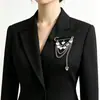Acessórios de Moda Transfronteiriços Europeus e Americanos, Broche Pequeno Estilo Chanel com Franja de Pérolas Imitação para Mulheres, Acessório de Pino Elegante de Alta Qualidade para Terno