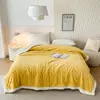 Manta de tafetá e fleece de cor sólida para comércio exterior feita sob medida, manta jacquard de camada dupla espessada, manta de flanela de lã de cordeiro