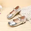 Novos Sapatos Infantis Primavera 2026, Sapatos Individuais Macios para Crianças, Sapatos de Princesa Estilosos e Fofos com Pedrarias, Sapatos Pequenos de Couro para Meninas Estilo Coreano