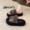 Pantuflas retro peludas de suela gruesa para mujer, adecuadas para usar en exteriores, nuevas pantuflas cómodas estilo coreano Otoño/Invierno 2026, pantuflas de algodón de una tira para mujer