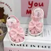 Sandálias Infantis Verão Novo Modelo Fornecimento Direto Transfronteiriço Sapatos Fechados para Meninas, Crianças Pequenas, Bebês, Sapatos de Caminhada com Fivela Antiderrapante
