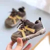Sapatos infantis, tênis esportivos para meninos, sapatos de trilha antiderrapantes para exterior, nova coleção de outono 2026, tênis de malha para meninas, sapatos de boneca