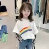 G2111 # Nueva Camiseta Elegante y de Moda para Niñas para Primavera y Otoño 2025, Atuendo de Primavera para Niños, Top Falso de Dos Piezas, Manga Larga para Niñas.