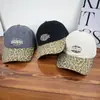 Boné de Baseball Bordado com Letra para Mulheres, Estampa de Leopardo, Novo Estilo Retro Americano, Boné com Aba de Pato Afina o Rosto, Chapéu Macio para Primavera e Outono para Homens